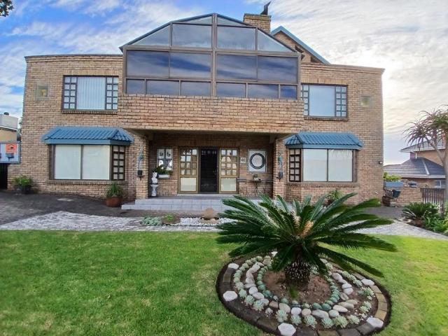 5 Bedroom House in Still Bay West