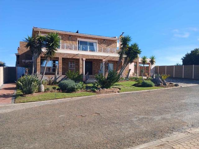 5 Bedroom House in Still Bay West