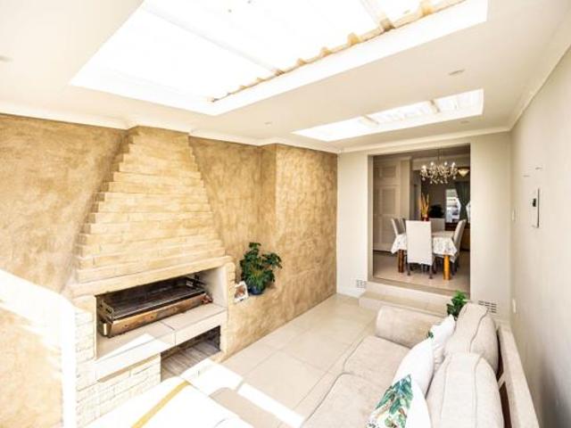 5 Bedroom House in Stirling