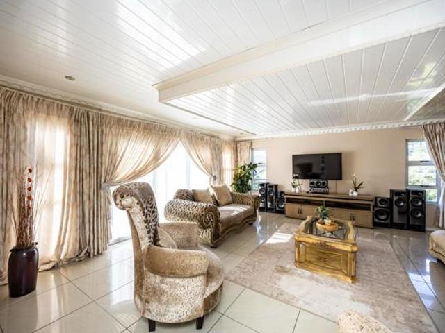 5 Bedroom House in Summerpride