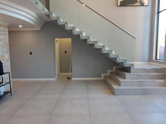 5 Bedroom House in Sunset Beach