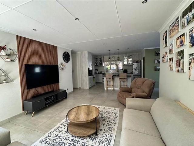 5 Bedroom House in Sunrise on Sea