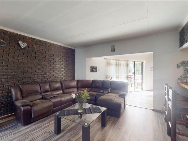 5 Bedroom House in Sunward Park