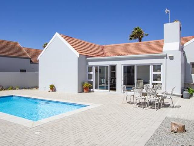 5 Bedroom House in Port Owen