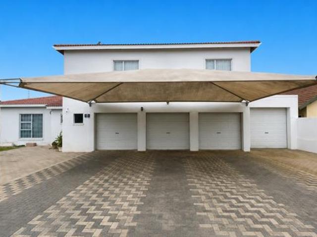 5 Bedroom House in Port Owen