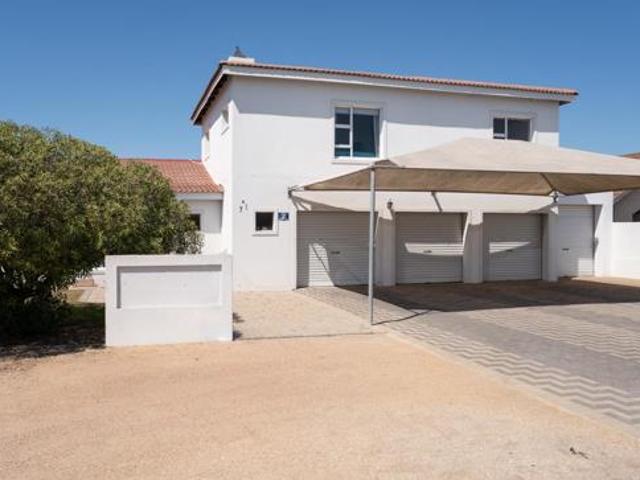 5 Bedroom House in Port Owen