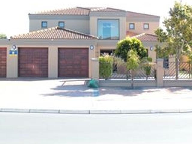 5 Bedroom House in Port Owen
