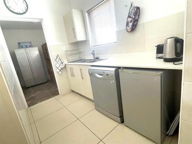 5 Bedroom House in Port Owen