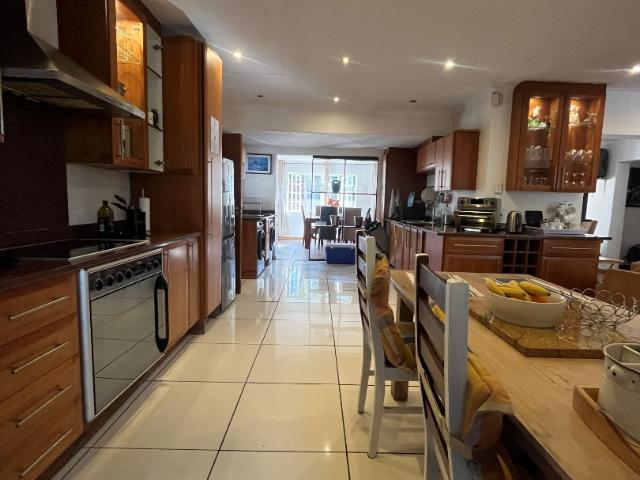 5 Bedroom House in Paulshof