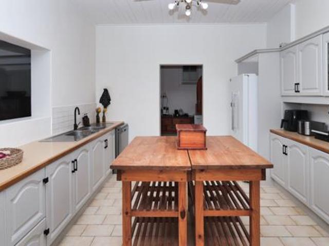 5 Bedroom House in Paarl Central West