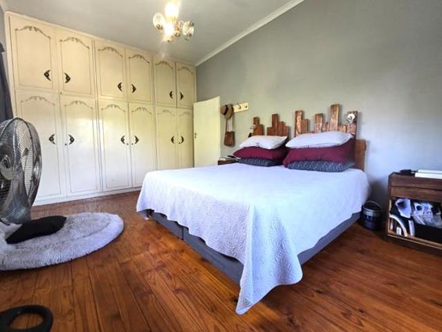 5 Bedroom House in Paarl Central East