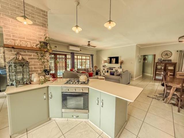 5 Bedroom House in Panorama