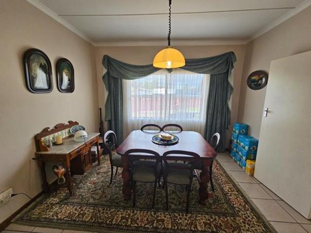 5 Bedroom House in Panorama