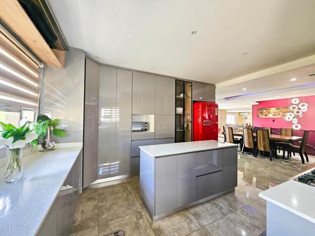 5 Bedroom House in Panorama Park