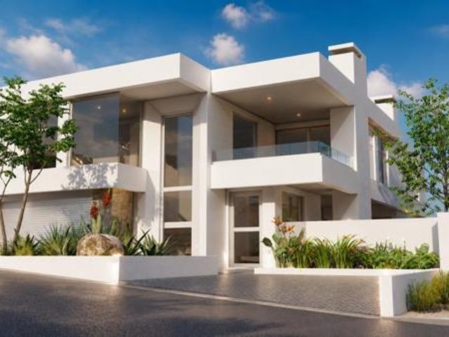 5 Bedroom House in Paradise Beach