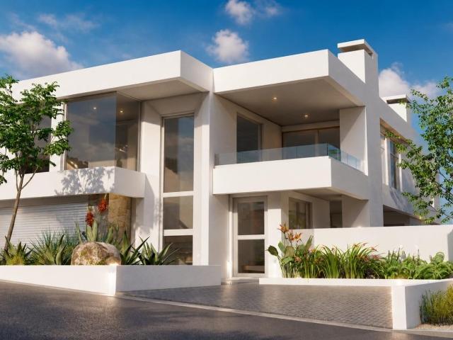 5 Bedroom House in Paradise Beach