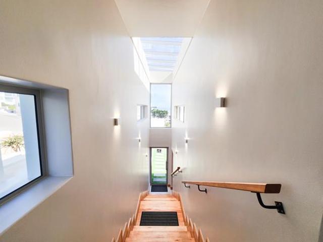 5 Bedroom House in Paradise Beach