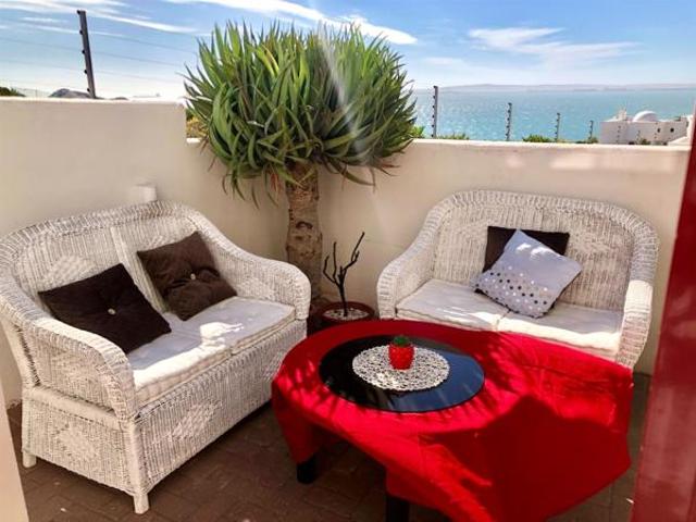 5 Bedroom House in Paradise Beach