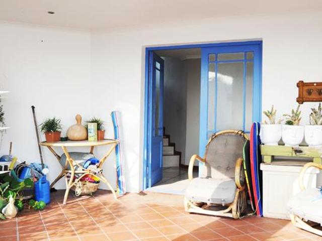 5 Bedroom House in Paradise Beach