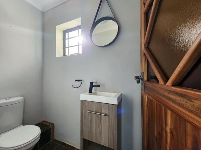 5 Bedroom House in Paradise Beach