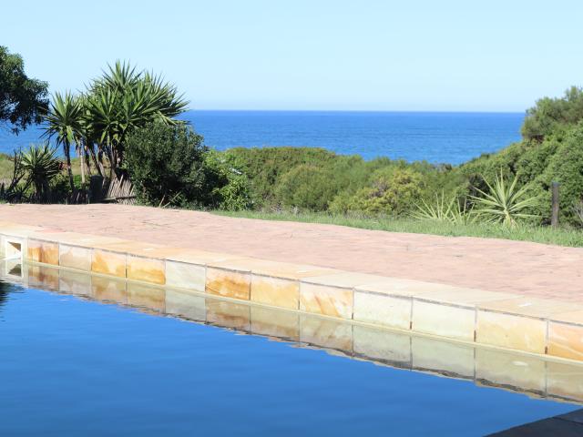 5 Bedroom House in Paradise Beach