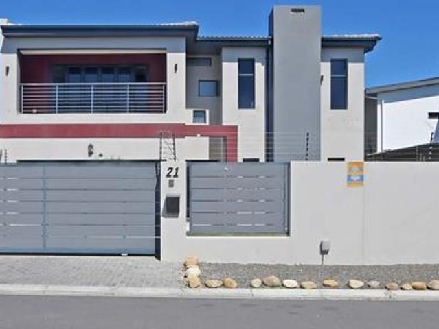 5 Bedroom House in Parklands North