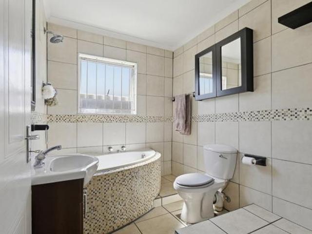 5 Bedroom House in Parklands