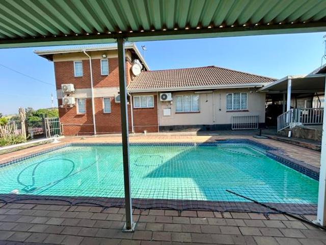 5 Bedroom House in Parkside