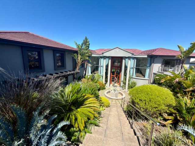 5 Bedroom House in Pezula Golf Estate