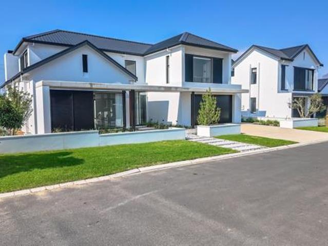 5 Bedroom House in Pearl Valley Golf & Country Estate