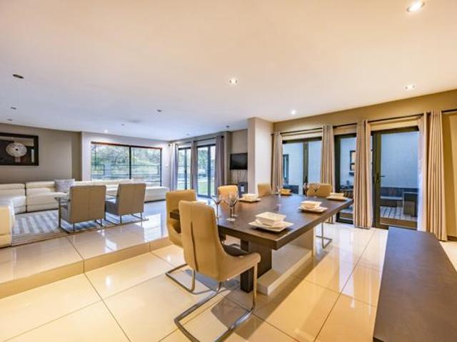 5 Bedroom House in Pebble Rock