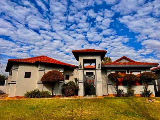 5 Bedroom House in Pecanwood