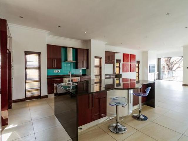 5 Bedroom House in Pecanwood