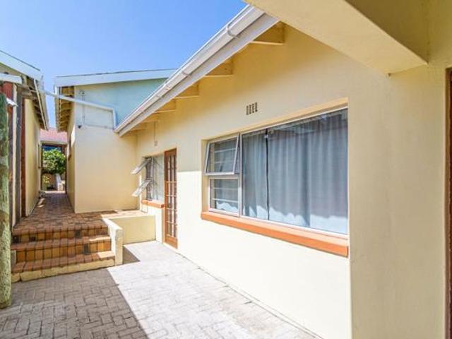 5 Bedroom House in Perlemoenbaai