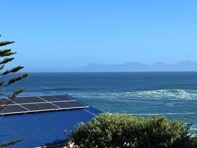 5 Bedroom House in Perlemoenbaai