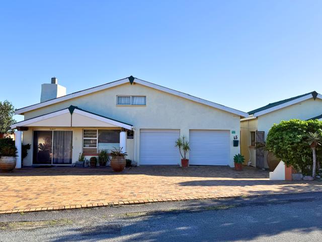5 Bedroom House in Perlemoenbaai