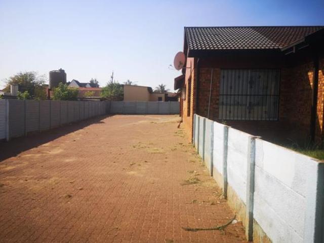 5 Bedroom House in Pine Ridge