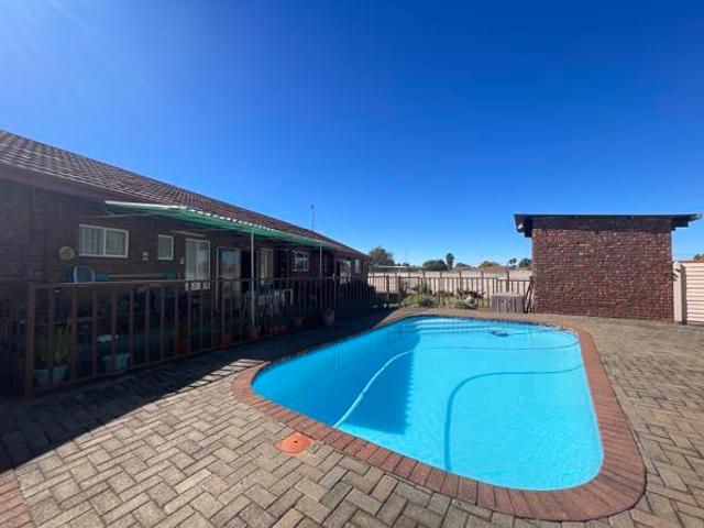 5 Bedroom House in Pioneer Park