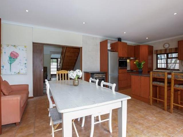 5 Bedroom House in Plumstead