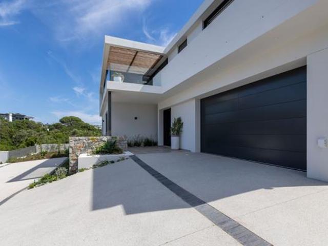 5 Bedroom House in Plettenberg Bay Central