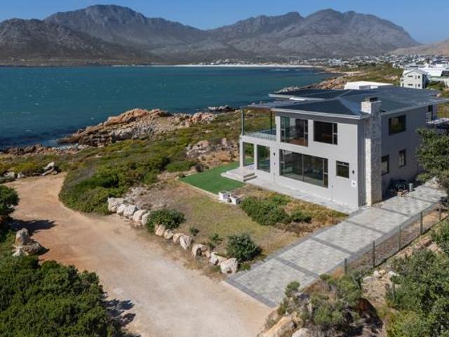 5 Bedroom House in Pringle Bay