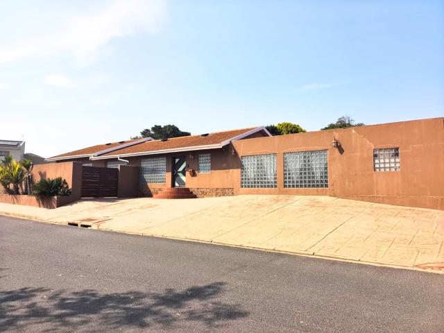 5 Bedroom House in Protea Heights