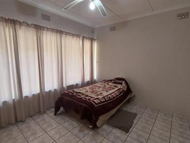 5 Bedroom House in Protea Park