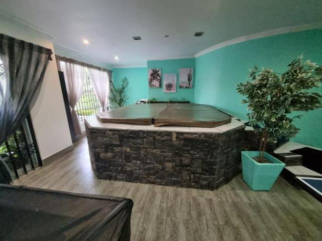 5 Bedroom House in Protea Park