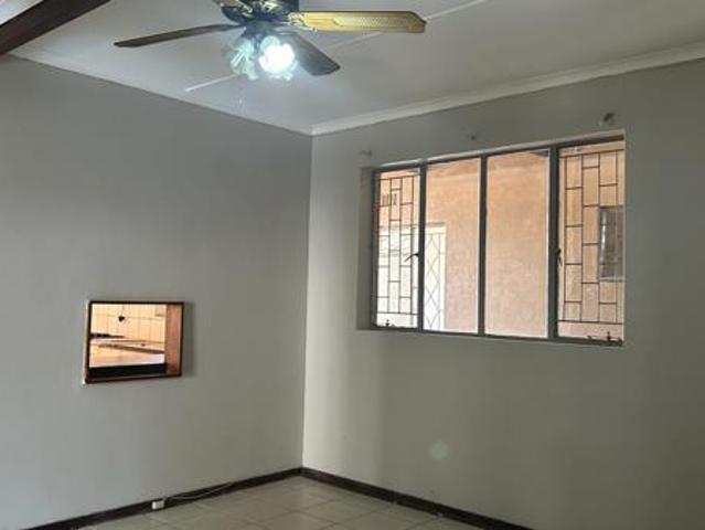 5 Bedroom House in Protea Park