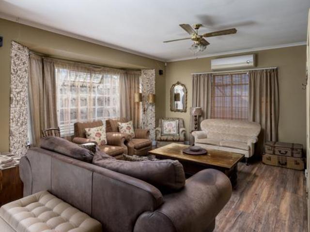 5 Bedroom House in Roundhay