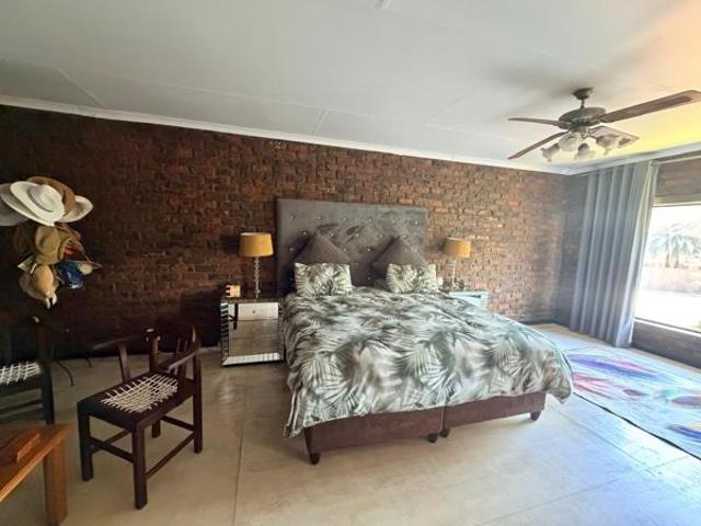 5 Bedroom House in Royldene
