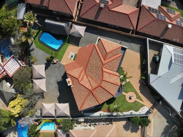 5 Bedroom House in Royldene