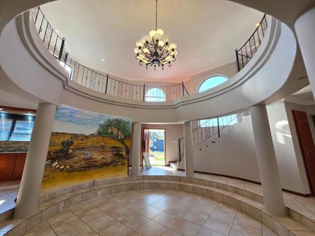 5 Bedroom House in Roylglen Gardens