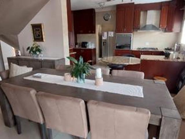 5 Bedroom House in Roylglen Gardens